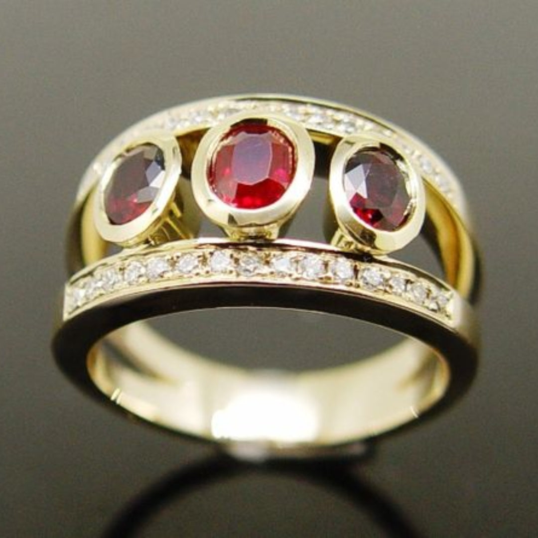 Anillo Circonio Rojo Vintage en Oro