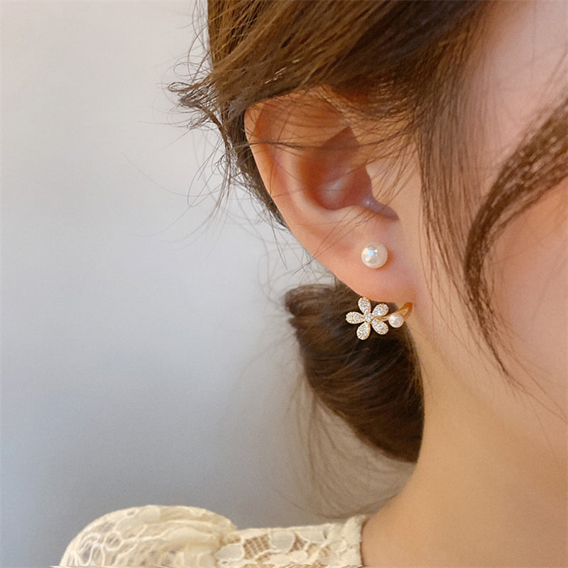 Aretes Florales con Circonitas y Perlas en Oro