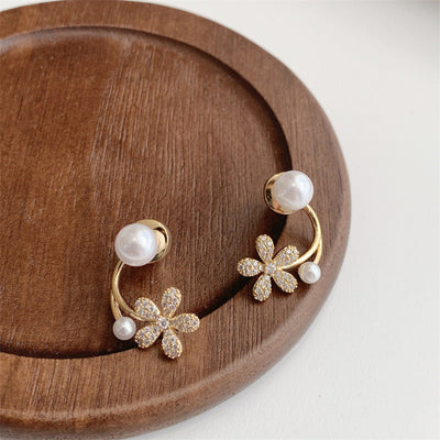 Aretes Florales con Circonitas y Perlas en Oro