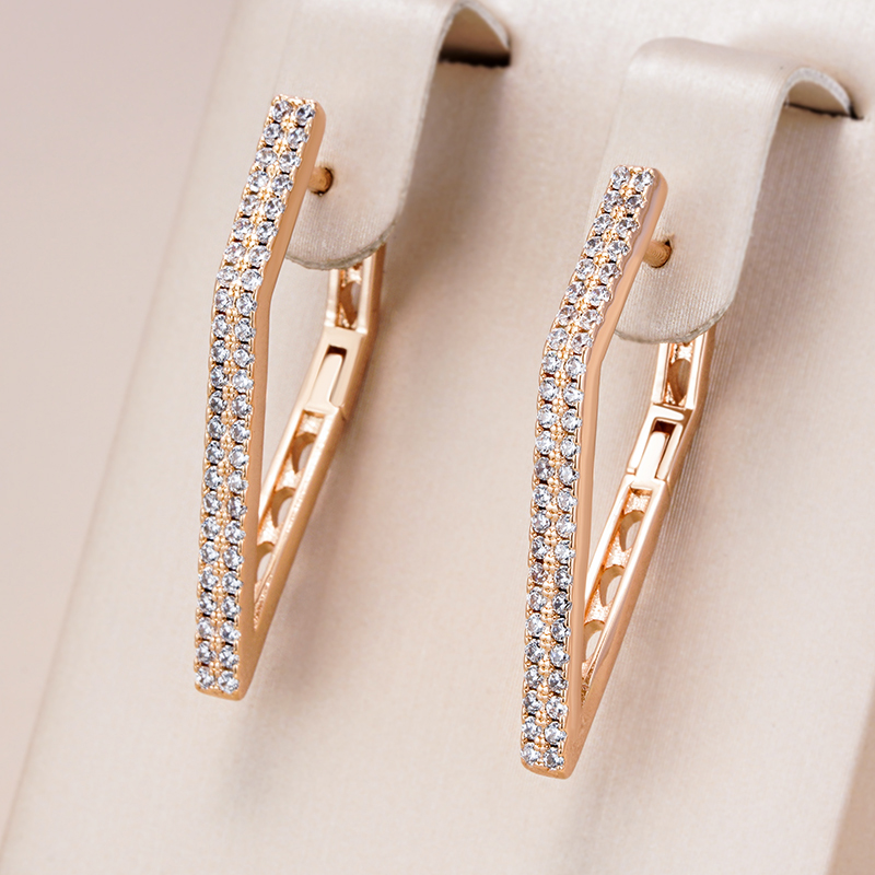 Elegantes Aretes Brillantes en Oro