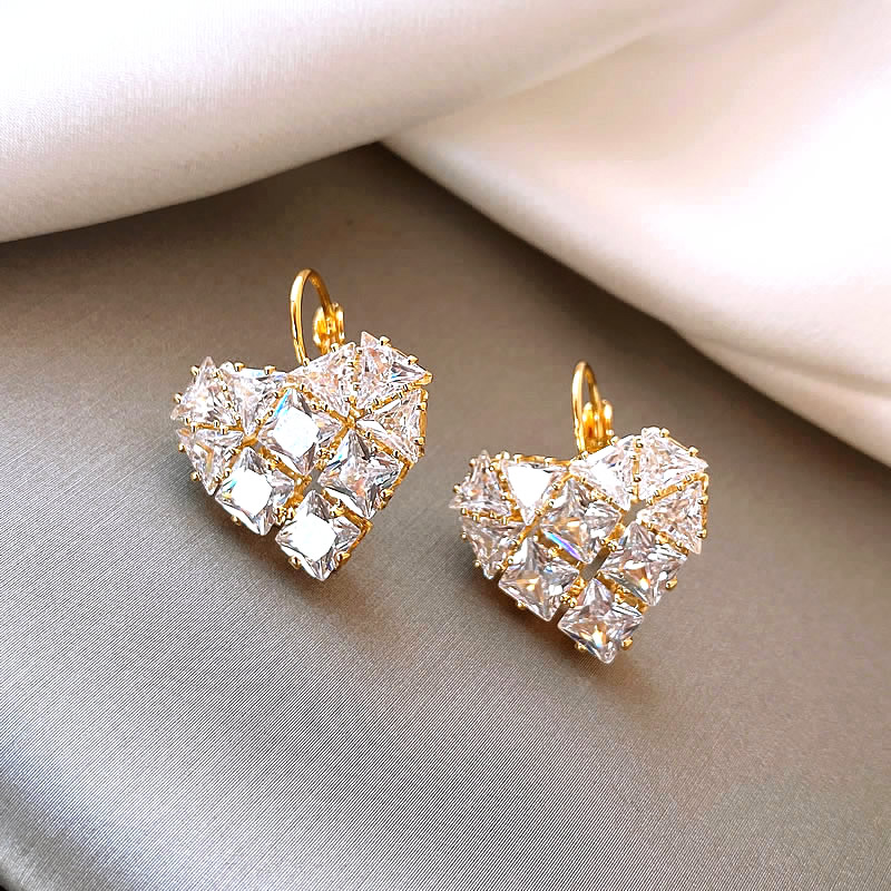 Elegantes Aretes de Cristal en Forma de Corazón