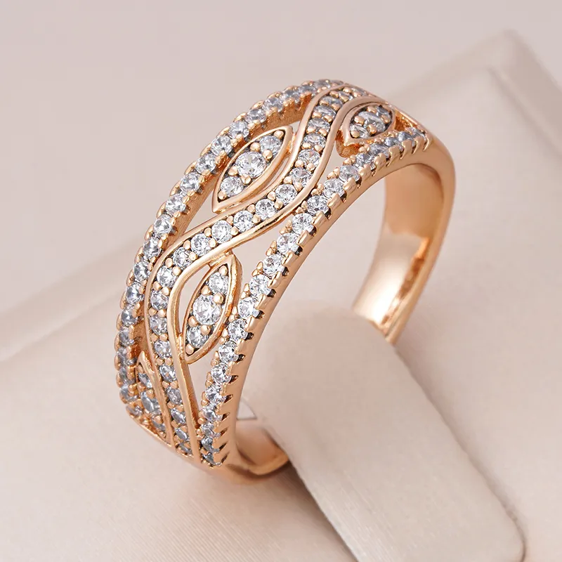 Elegante Anillo de Circonitas