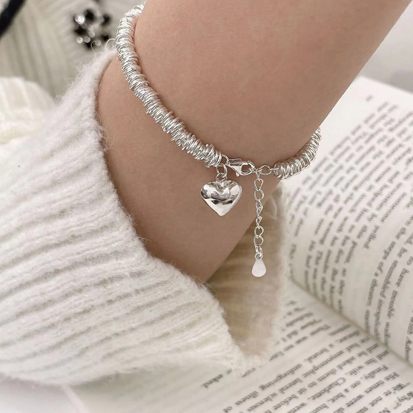 Elegante Pulsera Corazón de Plata