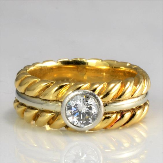 Anillo Nudado Dorado con Brillantes