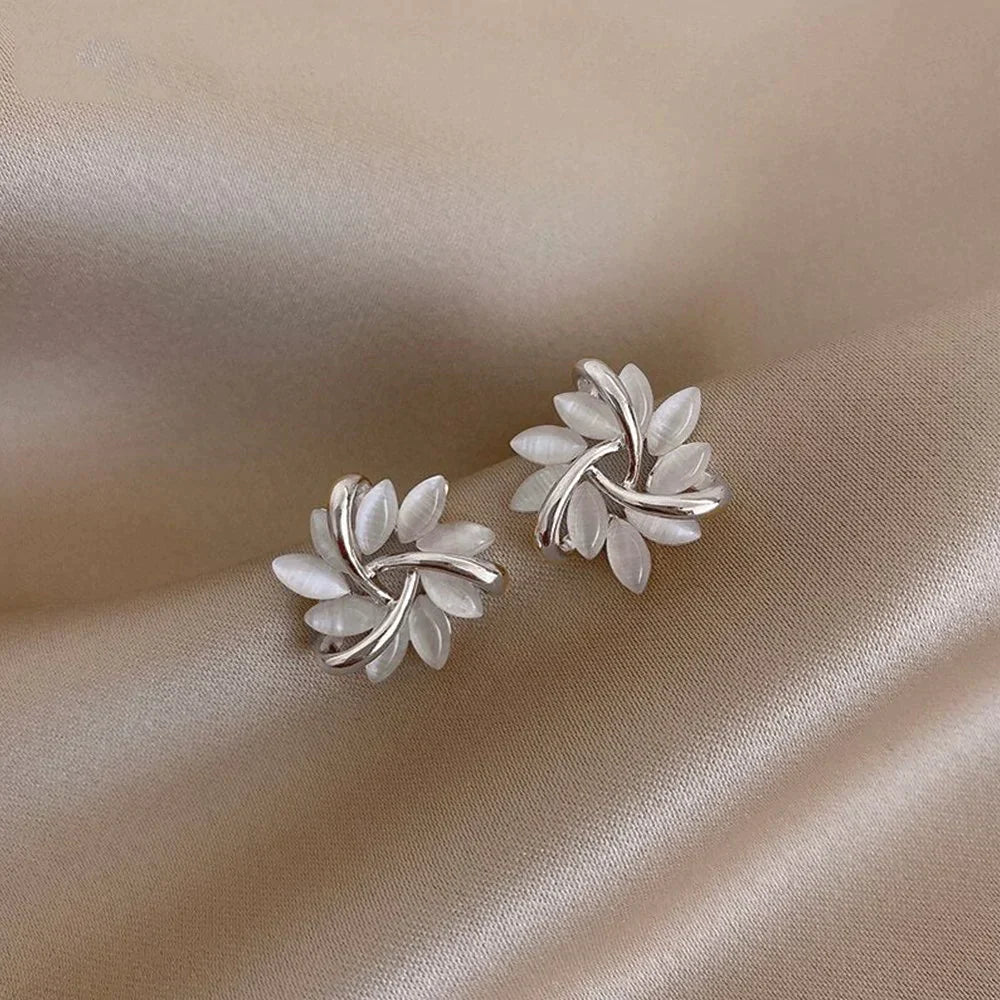 Aretes Elegantes de Tuerca en Oro y Plata